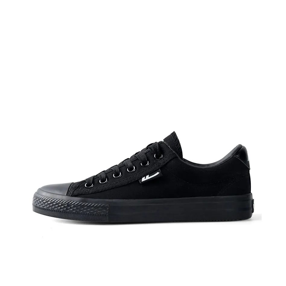 Warrior Wear resistant, Lightweight, Breathable, And Non slip. Low Top Canvas Shoes Men's Black