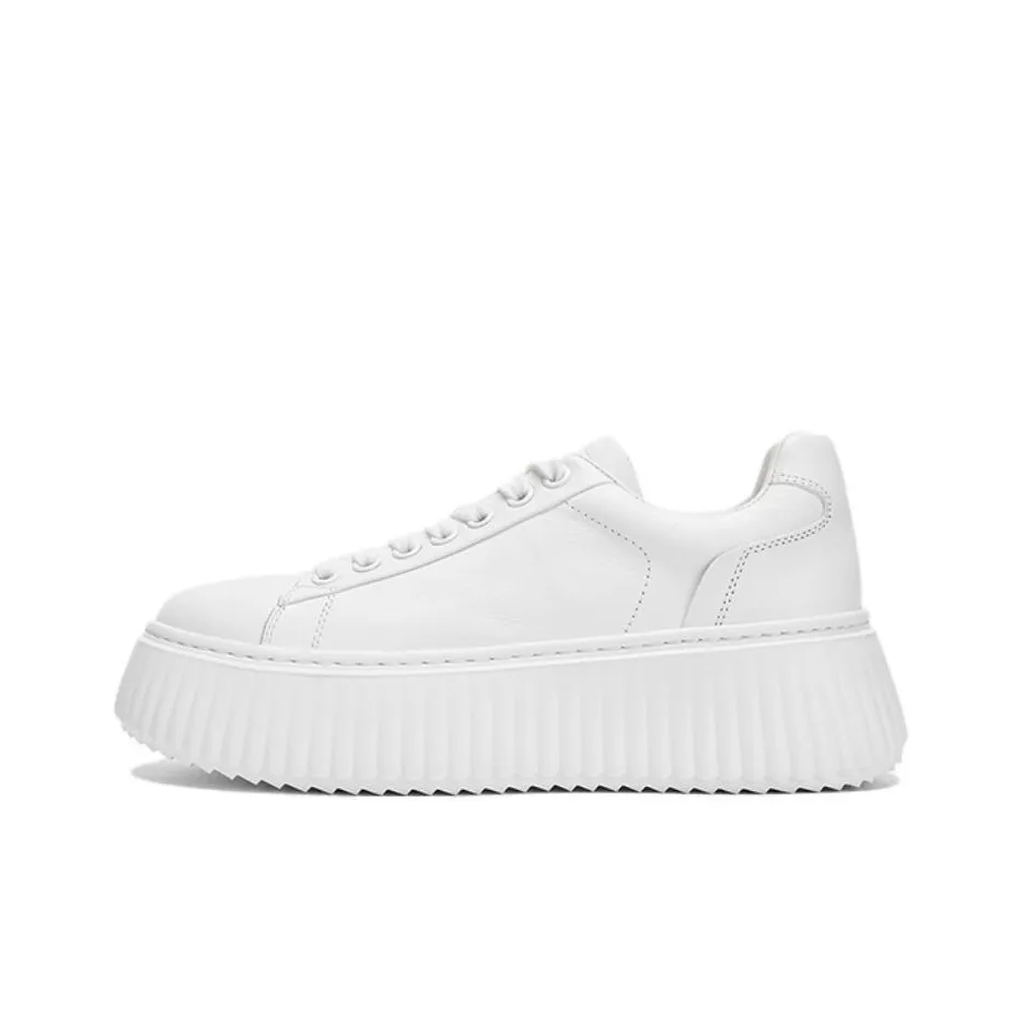 NINE WEST Low Top Casual shoes Capris Women's White