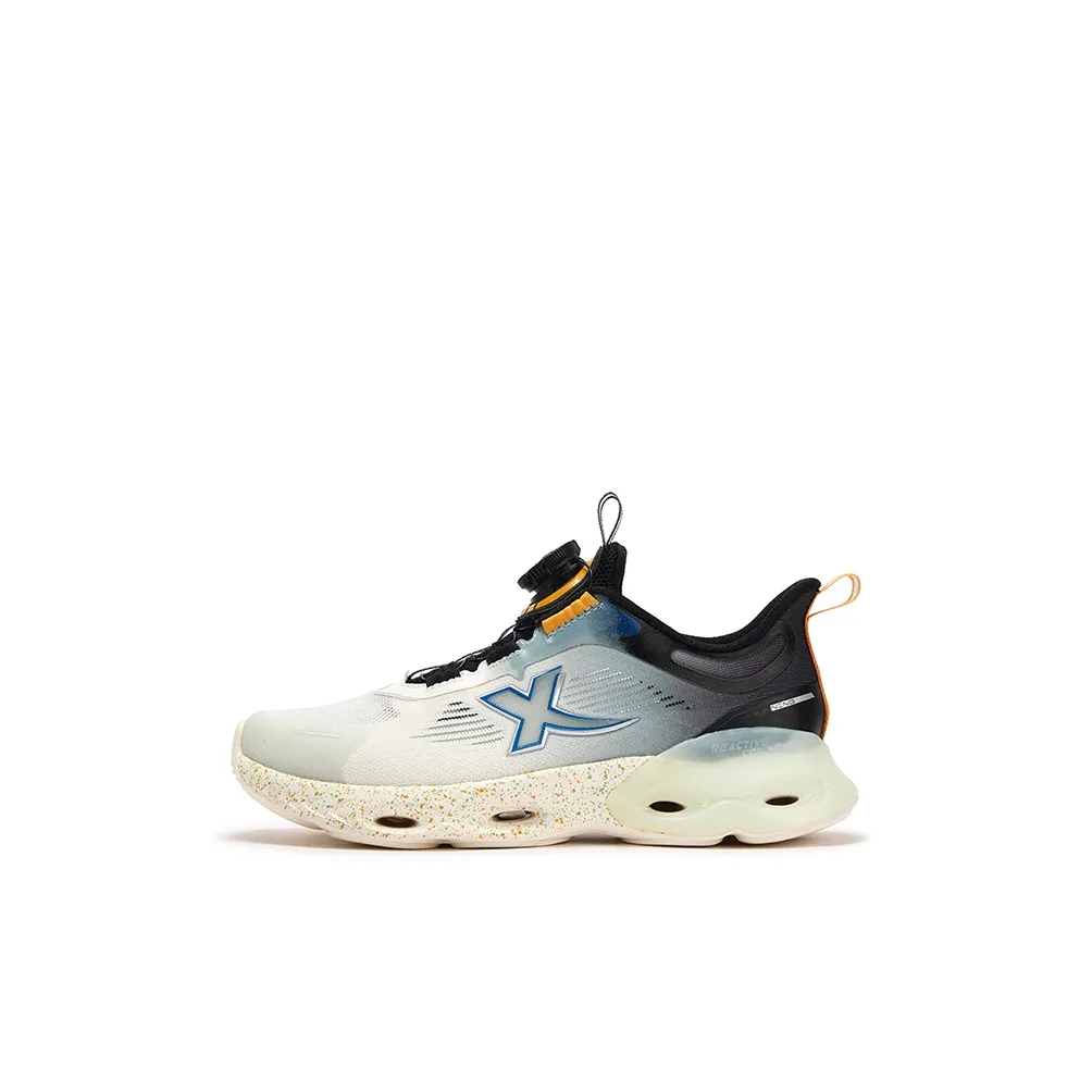 XTEP Нескользящий низ поддержка низкий топ беговые кроссовки трюфельный серый инжирный зеленый детский