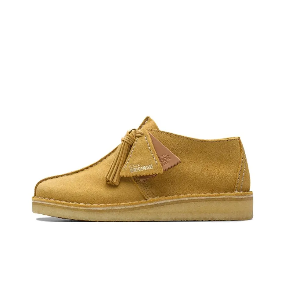 Clarks Desert Trek Ankle boots crossover Women's Gold Umber