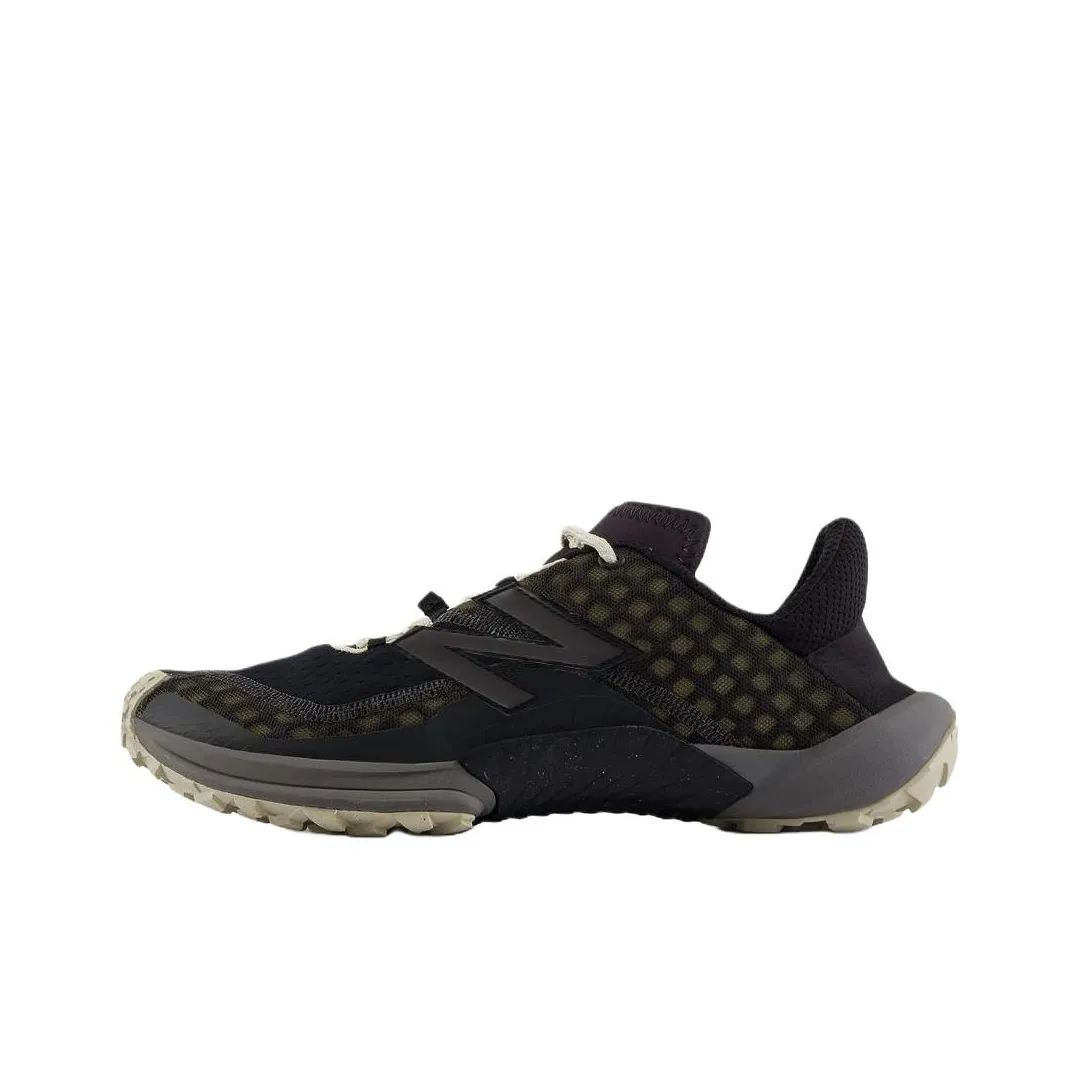 New Balance Minimus Trail Black Tan