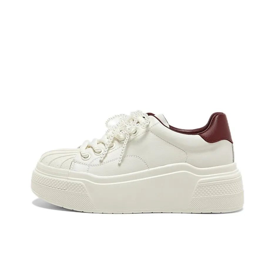 BATA Low Top Skateboard Shoes Women's White