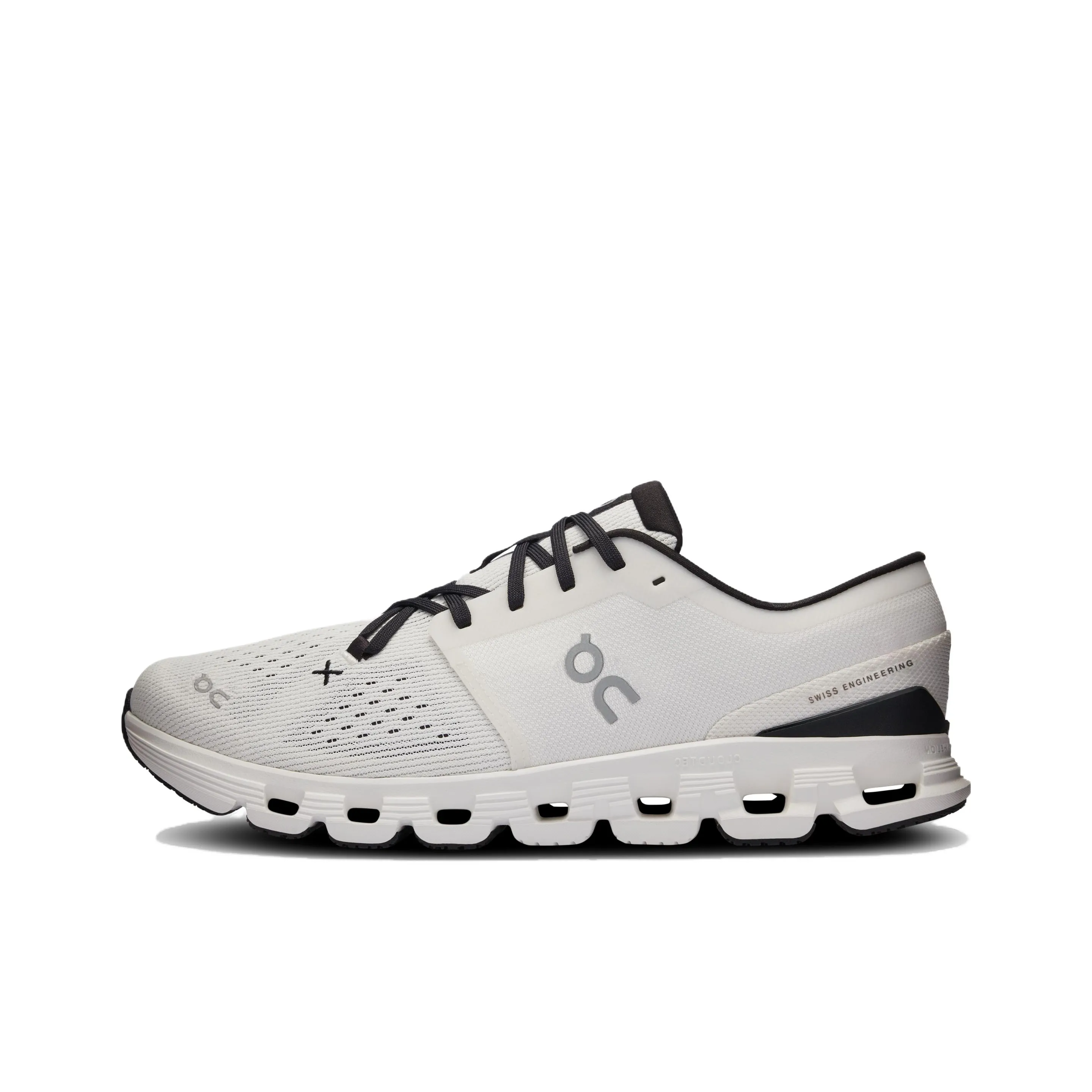 Cloud X 4 On 
Ivory Black
