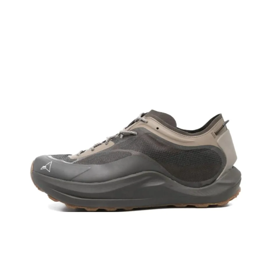 Cornice asymmetric-toe sandals