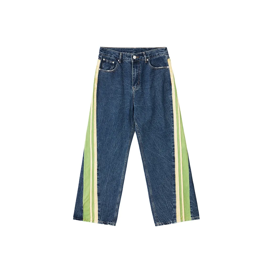 Lightweight racing shorts in recycled and soft stretch polyester with mesh side panels