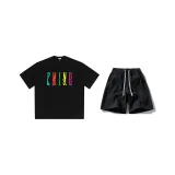 블랙 티셔츠 + 블랙 반바지