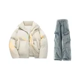 아이보리 코트 + 파란 바지