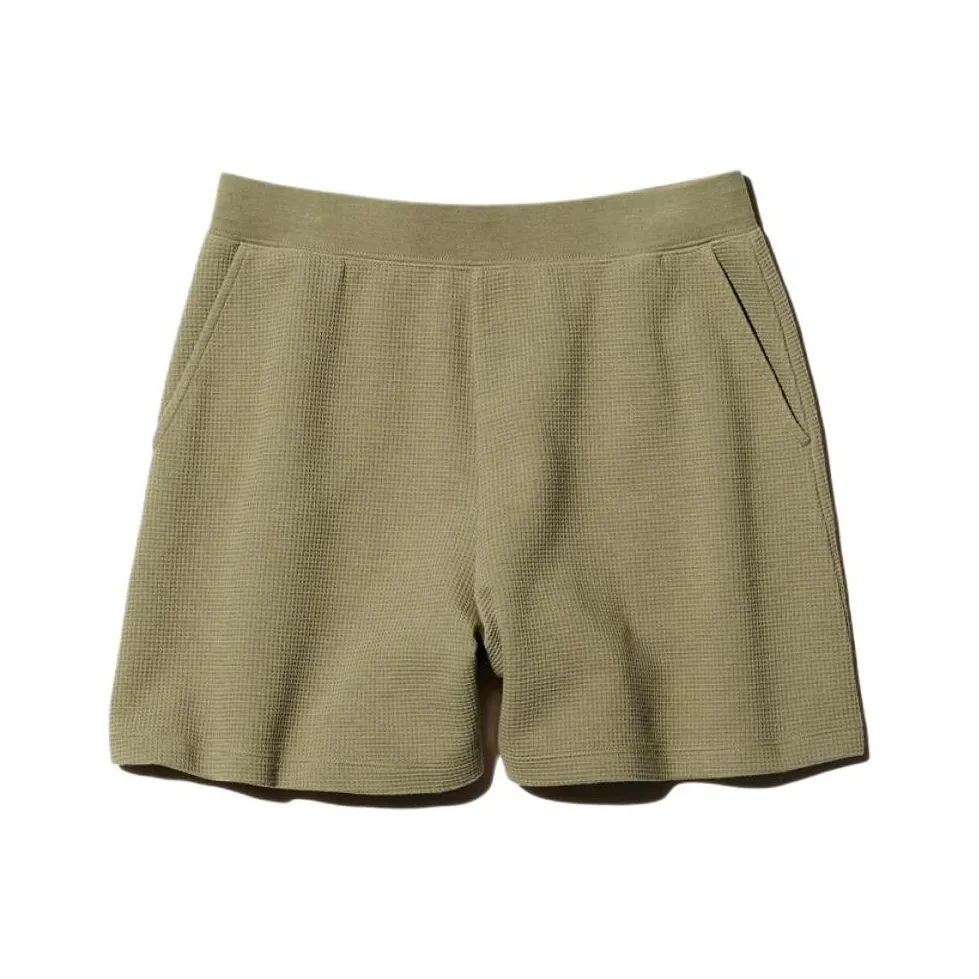 UNIQLO Повседневные шорты женские оливкового цвета