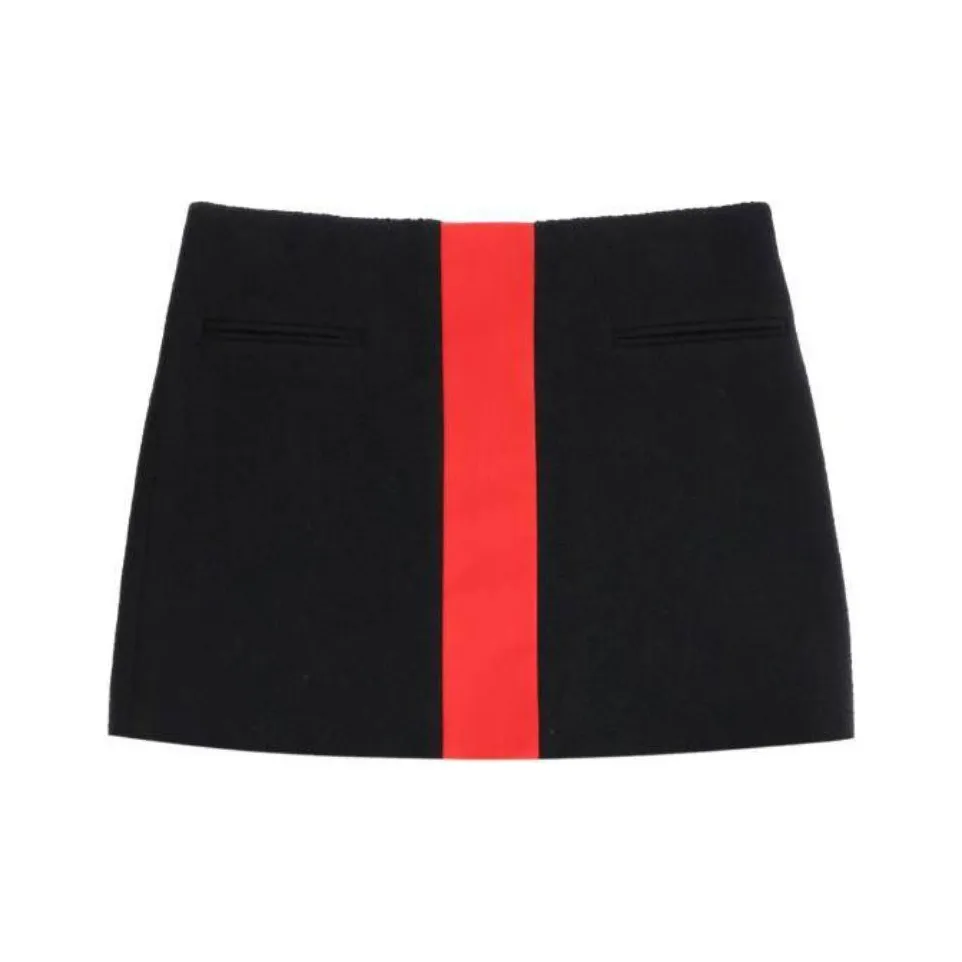 Ferragamo Повседневные короткие юбки Женские Черный Красный