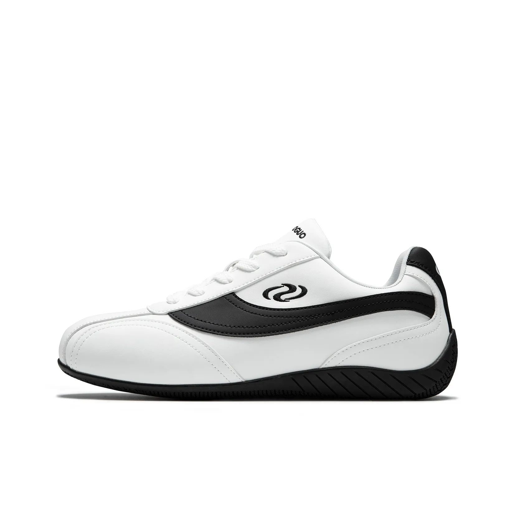 SENGUOGUO Shock Absorbers Slip Resistant Abrasion Resistant Low Top Casual Shoes Unisex White Black