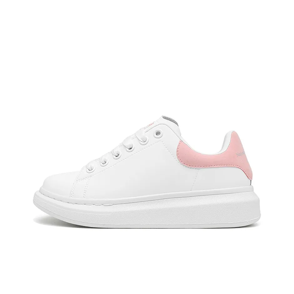 NFL Wide White Loose Fit Sneakers Low Top Skateboard Shoes Women's White Pink