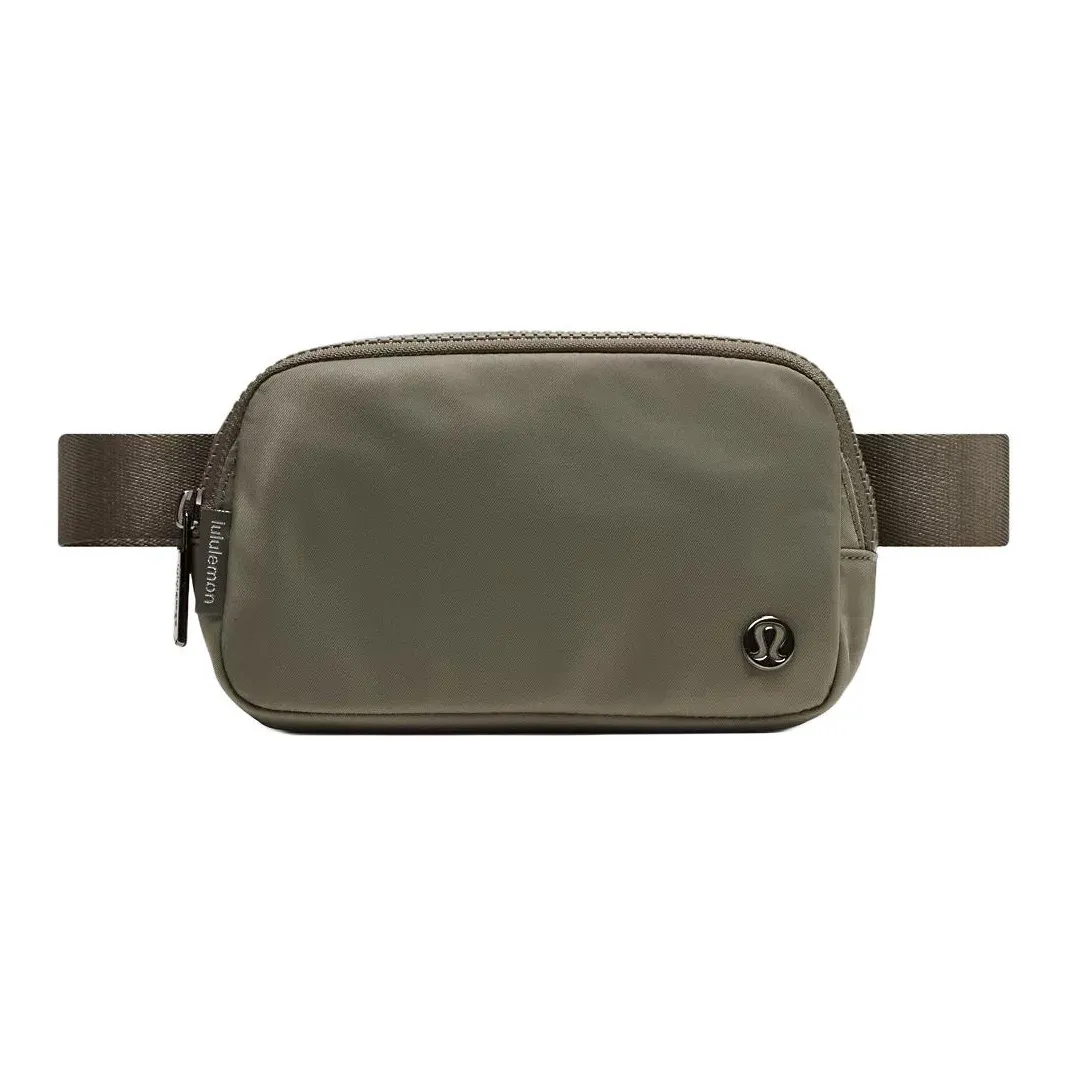 lululemon Everywhere Переработанный нейлон Mini бананка Unisex Армейский зеленый