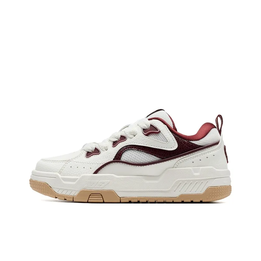 XTEP Reverse Abrasion Resistant Lightweight Height Increasing Low Top Skateboard Shoes Low Women's Sail White Team Red