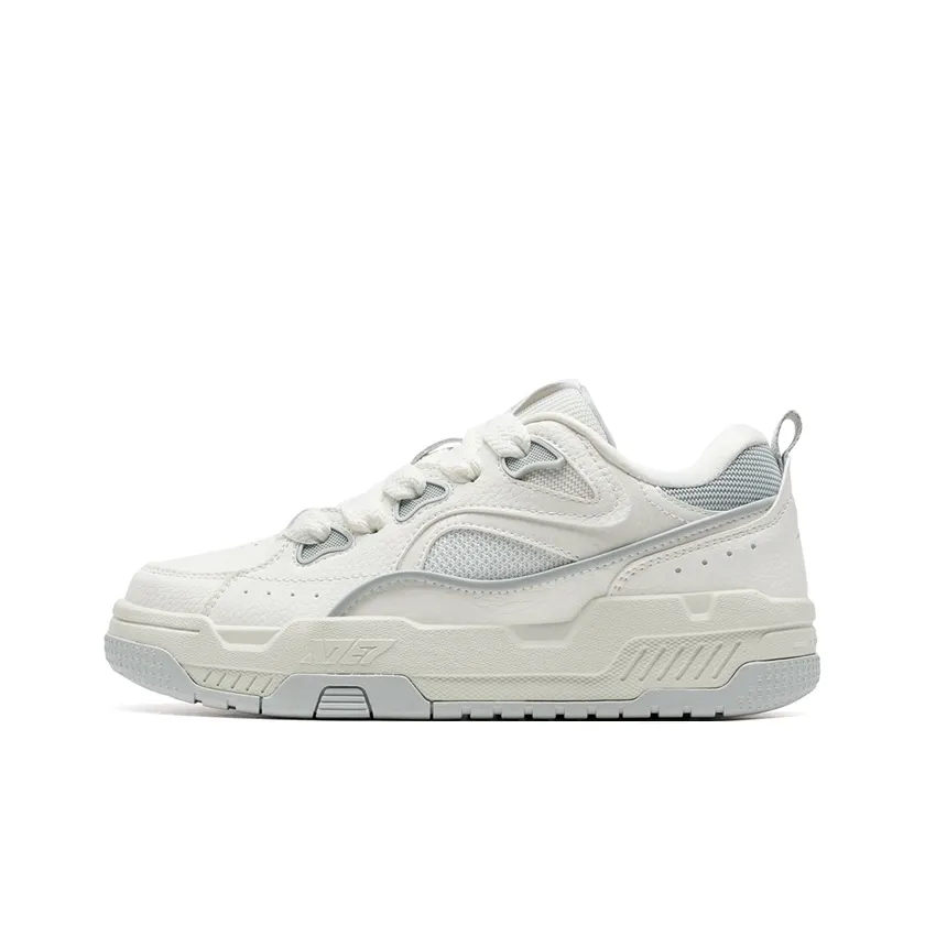 XTEP Reverse Abrasion Resistant Lightweight Height Increasing Low Top Skateboard Shoes Low Women's Sail White Phantom Gray