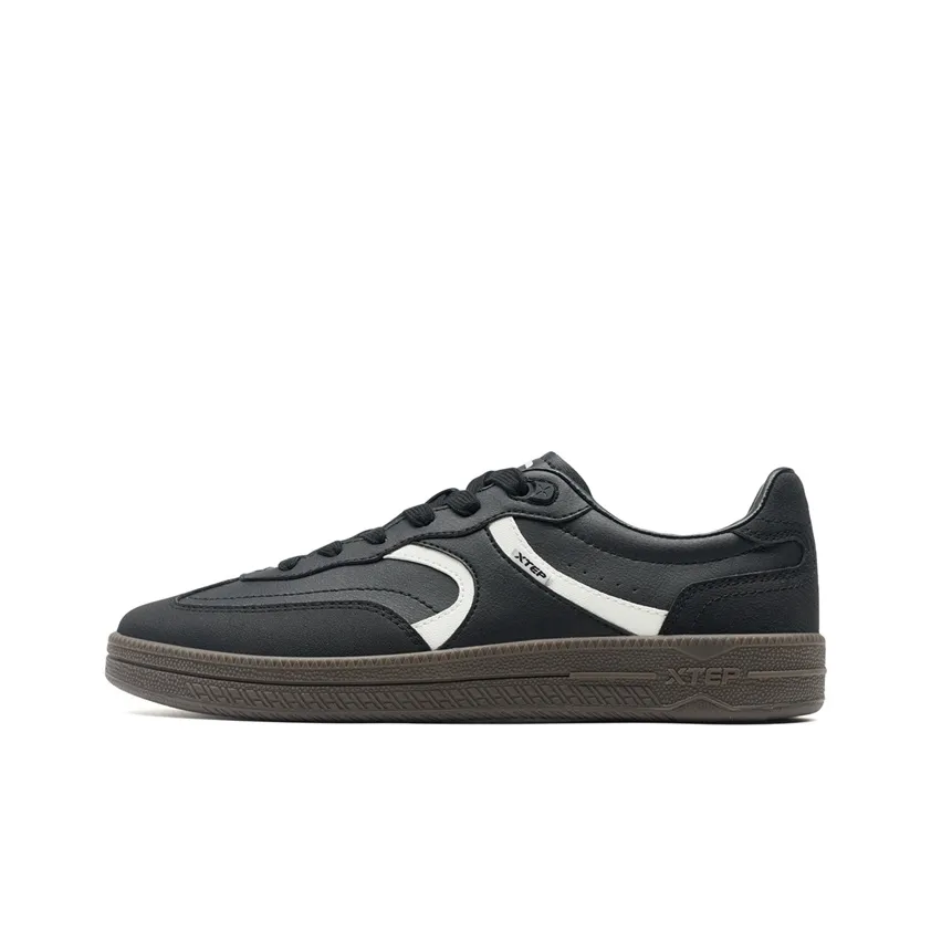 XTEP Lightweight Coverage Low Top Skateboard Shoes Low Men's Black/Sail White