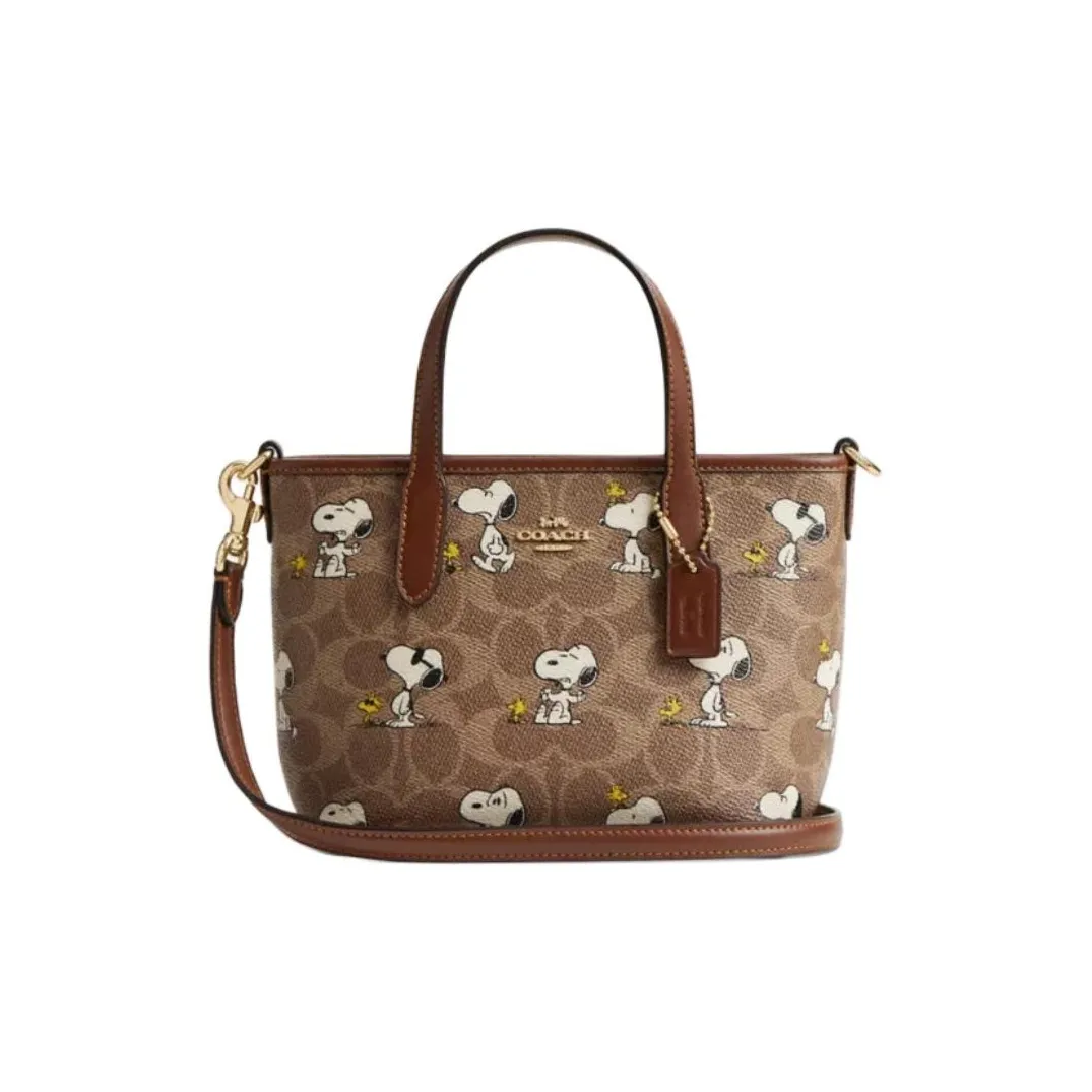 COACH Городские Клатчи Женские