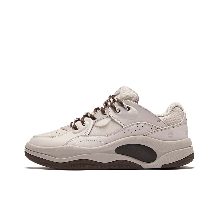 Erke Slip-resistant Abrasion-resistant Low-top Skateboard Shoes Women's Dyed Gray Pearl Milk Tea Эрке Противоскользящие Устойчивые к истиранию Низкие Кроссовки для скейтбординга Женские Окрашенные Серый Жемчужный Молочно-чайный