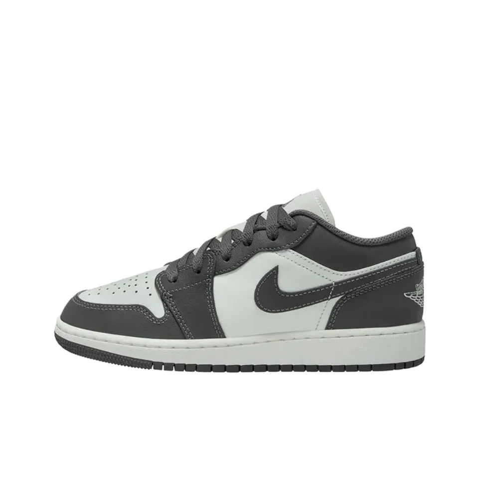 Jordan Air Jordan 1 Устойчивый к истиранию Низкий Топ Детские Баскетбольные Кроссовки Белый Серый Подростки
