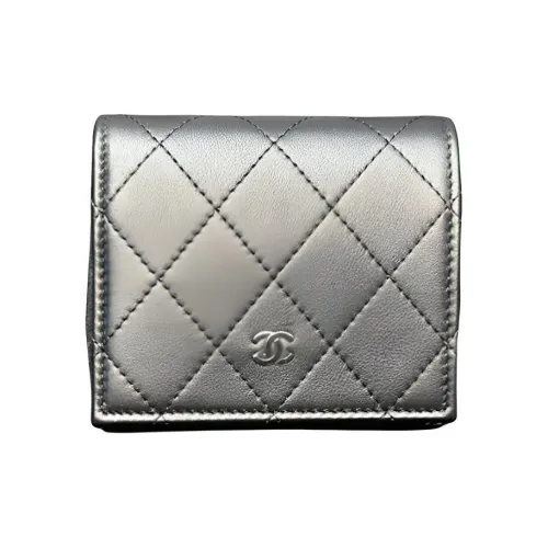 CHANEL Женские кошельки