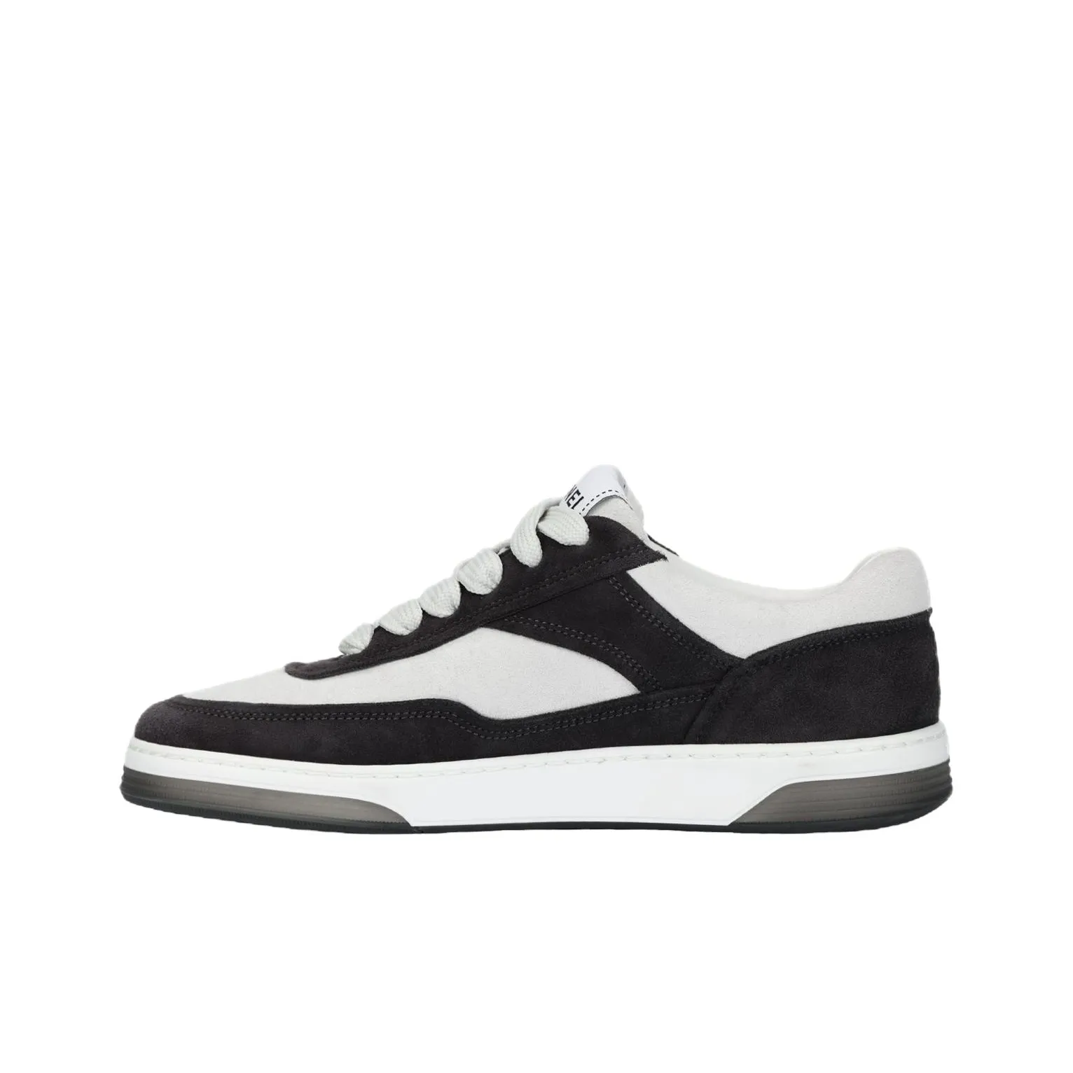 CHANEL 23P Low Top Stylish Skateboarding Shoes Women's Black White