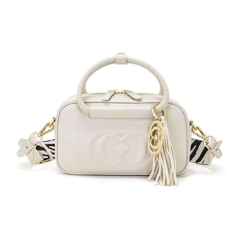 La Carrie Сумка из натуральной коровьей кожи цвет белый