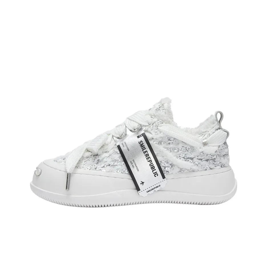 SMILEREPUBLIC Laugh Series Scale Height Increasing Low Top Canvas Shoes Unisex Silver
