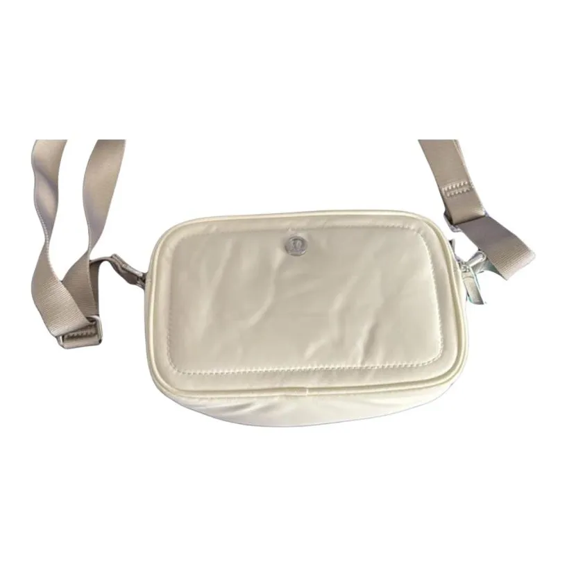 lululemon Переработанный нейлон Camera Сумка Сумка через плечо Стандартная Унисекс Белый