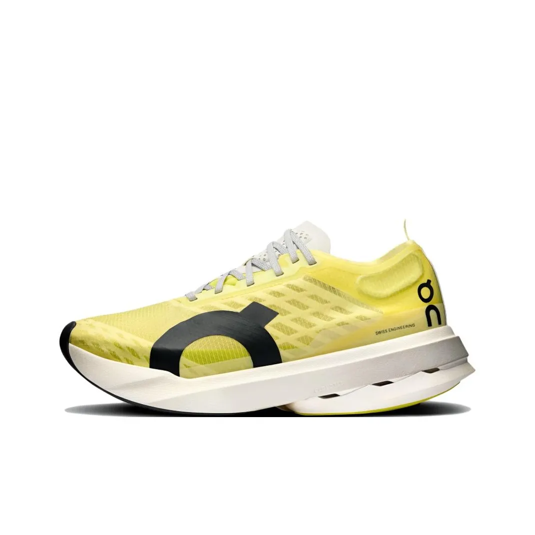 On Cloudboom Strike Slip-Resistant Abrasion-Resistant Low Top Беговые кроссовки Женские Желтые