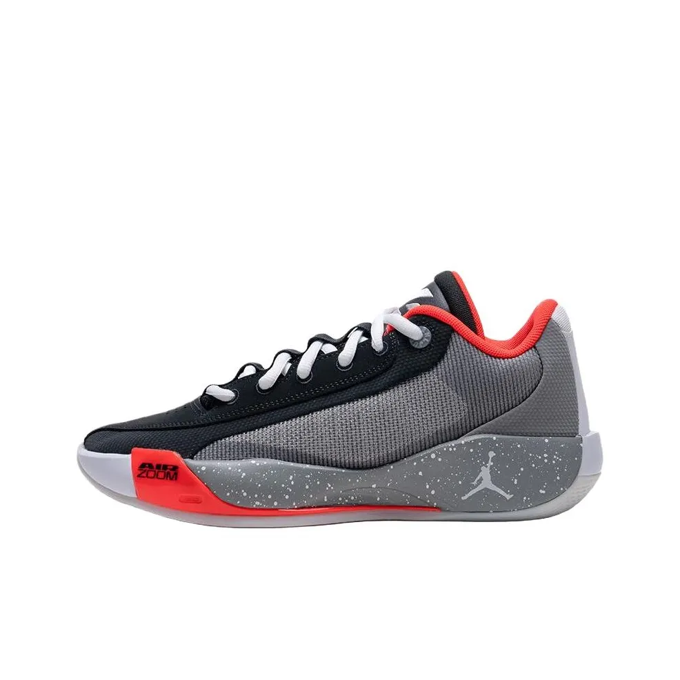 Джордан Luka .77 Амортизация Устойчивый к истиранию Дышащий MID Баскетбольные кроссовки Мужские Черный Серый