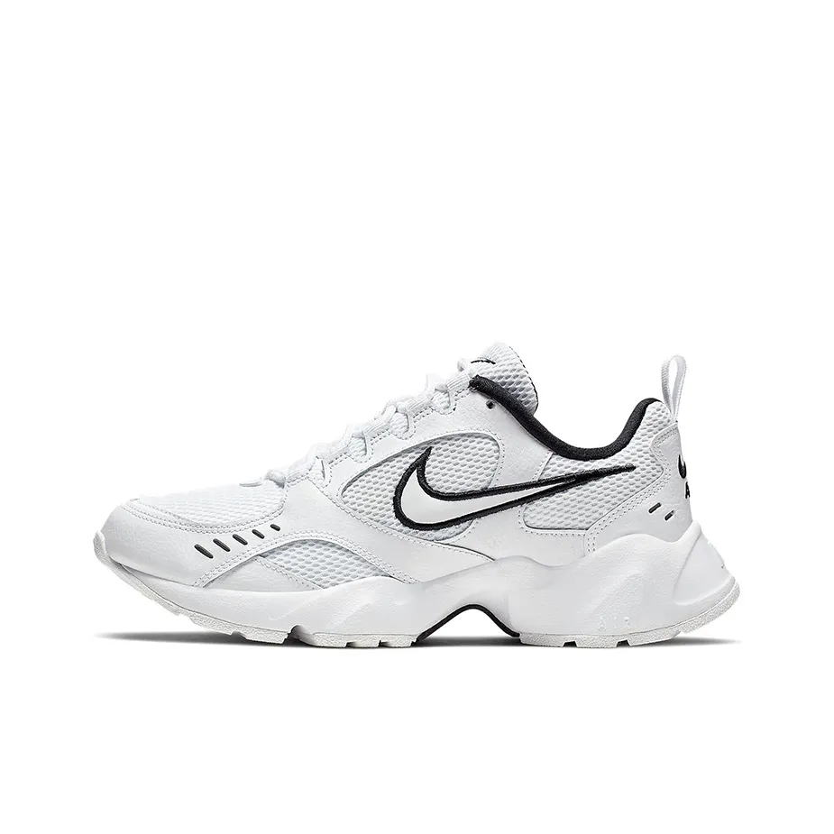 Nike Air Heights Low Повседневная обувь для женщин белый и черный