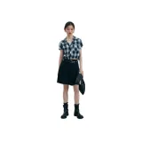 블랙 그레이 스트라이프 패턴