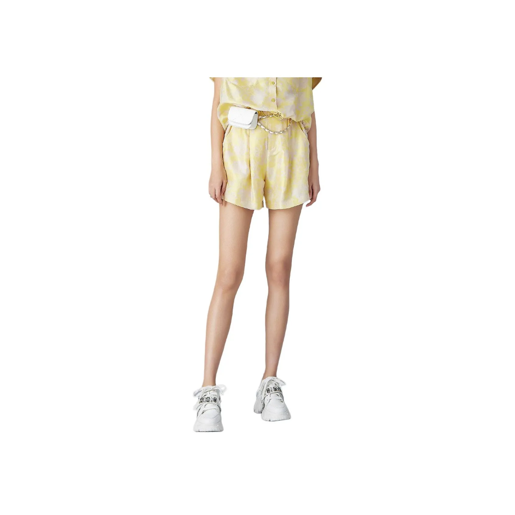 BBLLUUEE Casual Shorts Women's Gardenia Yellow