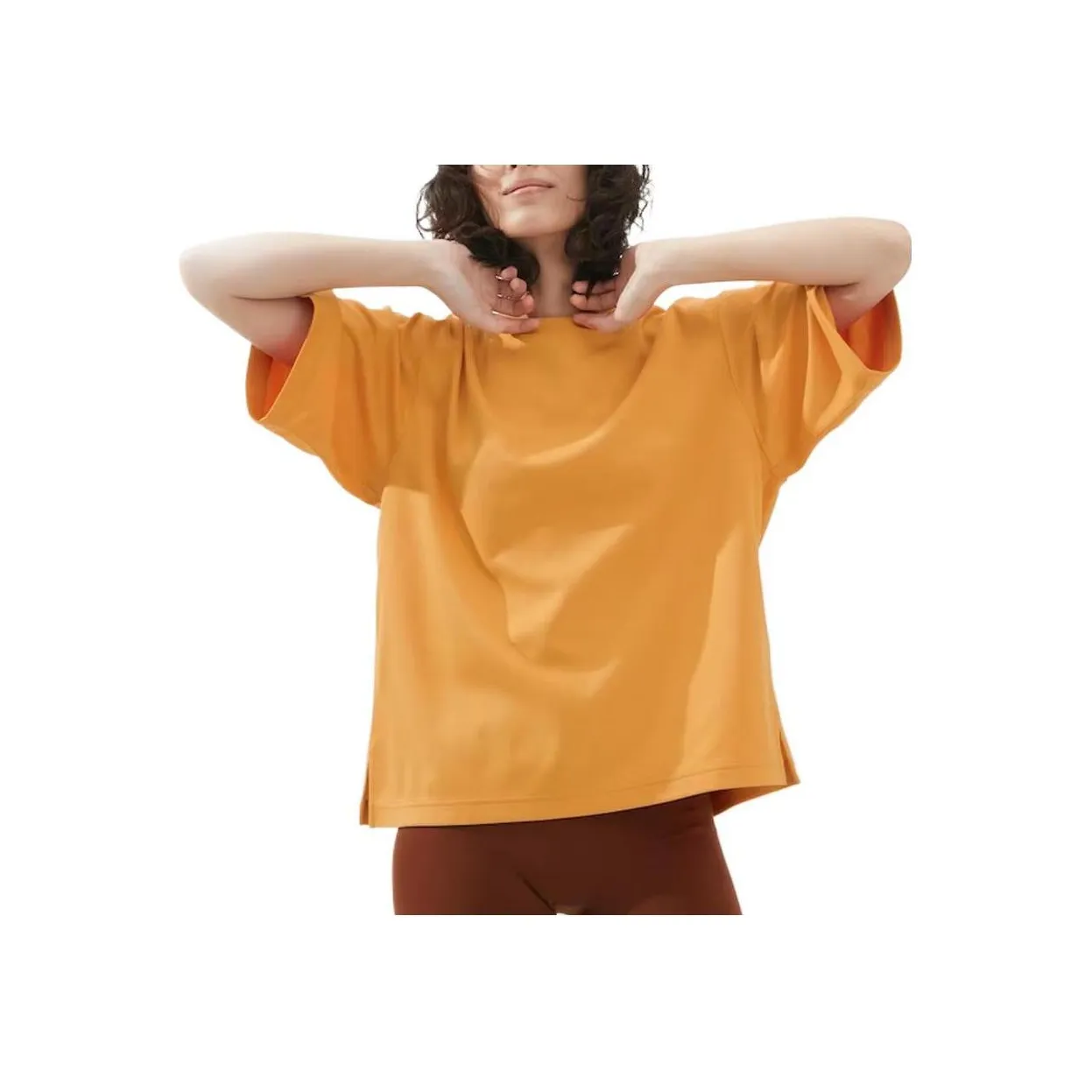 UNIQLO Ярко-оранжевые Женские футболки