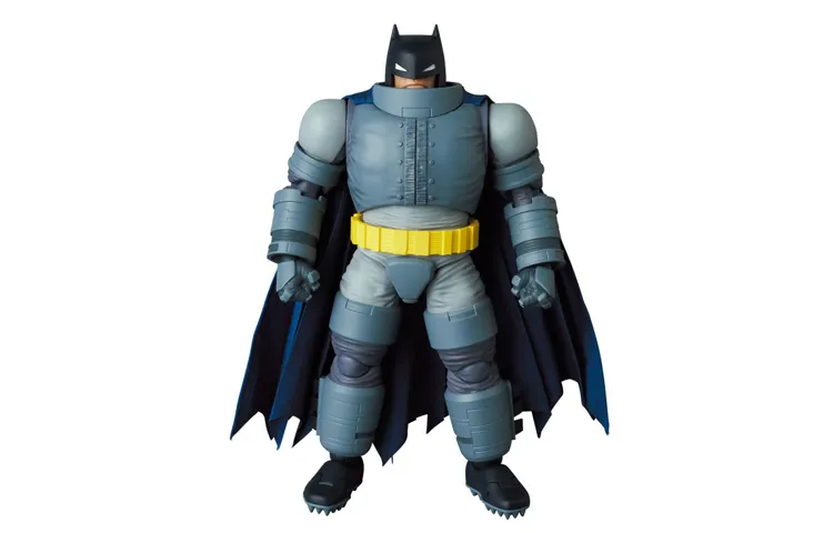 Medicom Toy MAFEX 146 Batman The Dark Knight Returns Heavy Armor Batman Scale Figure 16cm