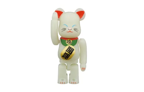 BE@RBRICK Lucky Cat Squinted Light Races Lucky Fashion Doll