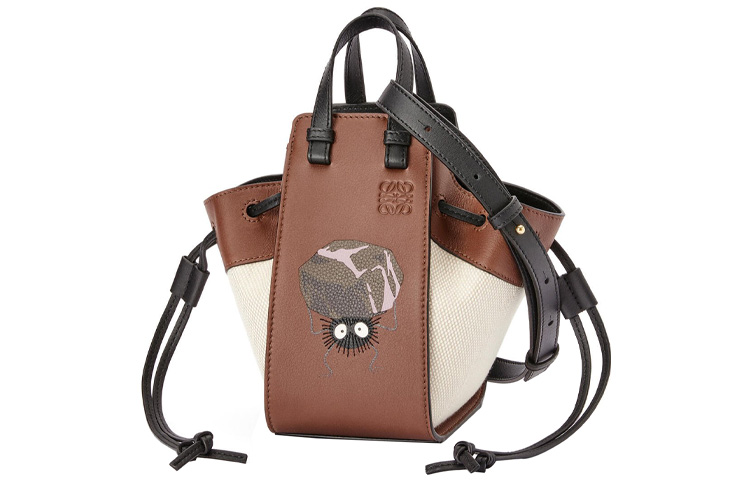 LOEWE Loewe x Spirited Away Hammock Susuwatari briquette cartoon print calfskin drawstring bag hand shoulder crossbody bag mini men and women same style couple Havana/beige