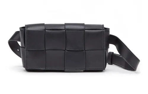 Bottega Veneta CASSETTE Magnetic Closure Sheepskin Fanny Pack Women's Black