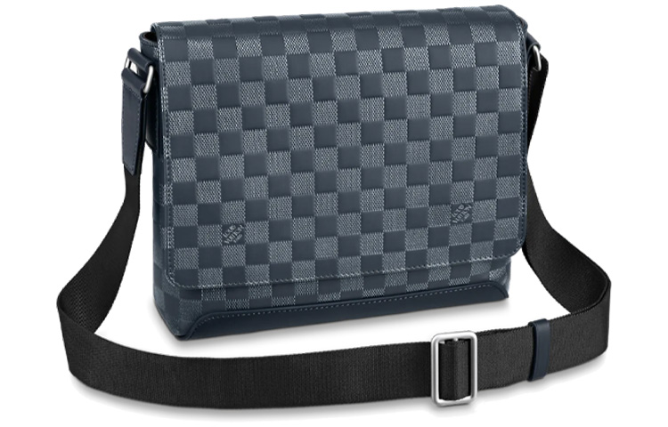 LOUIS VUITTON District Crossbody Bags