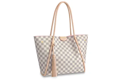 LOUIS VUITTON Shoulder Bags