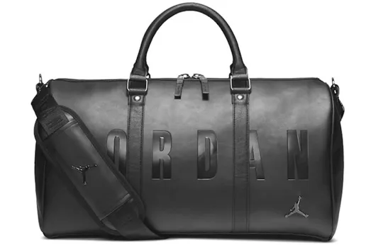 Jordan Letter Logo Большая вместительная спортивная сумка из ПВХ для спортзала Баскетбольная сумка Портативная дорожная сумка через плечо в одном стиле для мужчин и женщин Чистый черный
