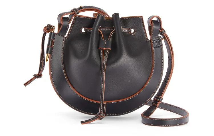 LOEWE Shoulder Bags