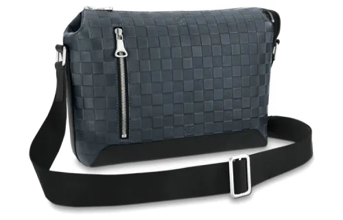 LOUIS VUITTON Discovery Shoulder Bags