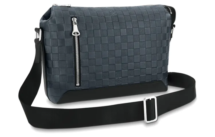 LOUIS VUITTON Discovery Shoulder Bags
