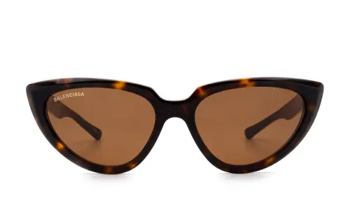 cat-eye tinted sunglasses