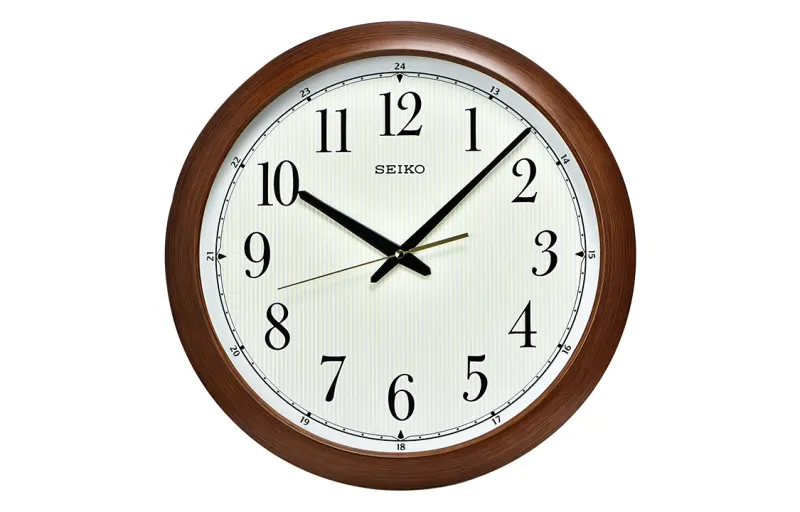 Japanese Seiko wall clock 16-inch imitation wood grain frame European style living room silent sweep second luminous clock QXA698B