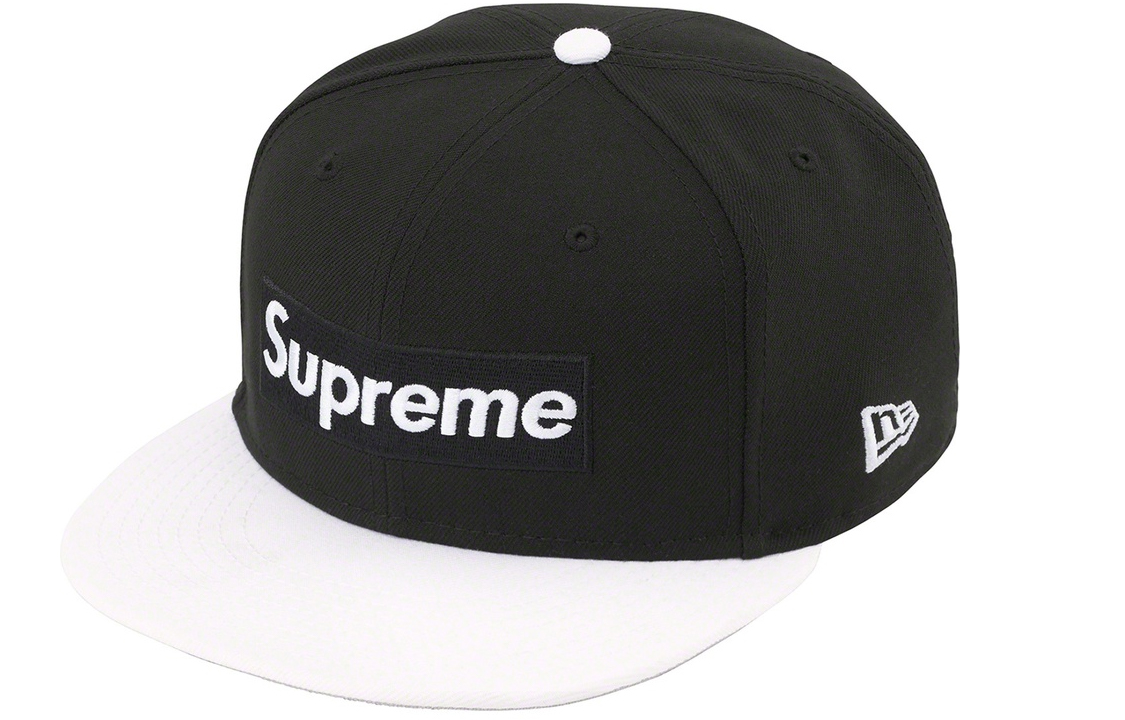 Supreme Black Box logo на девушке