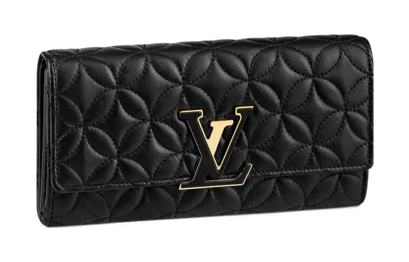 LOUIS VUITTON Capucines Lambskin Capson Wallet Regular Women's Black