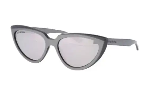 cat-eye tinted sunglasses