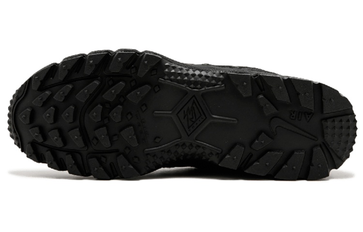 Supreme x Nike Air Humara 17 Triple Black