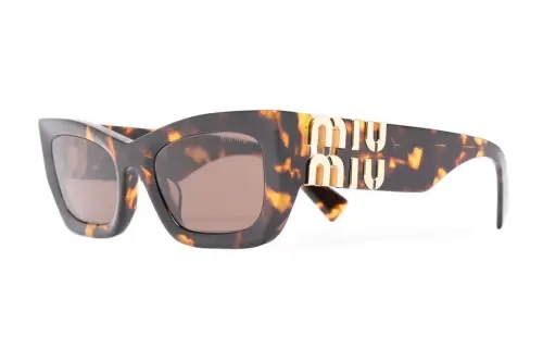cat-eye frame sunglasses